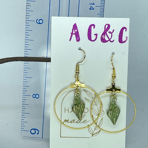 Foam green seashell hoops - Picture 5 of 6